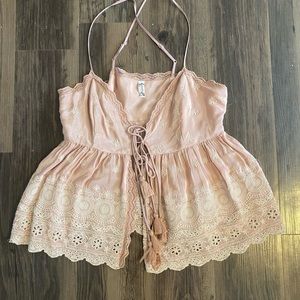 Free people light rose open blouse. Adjustable crossed straps and ties in front